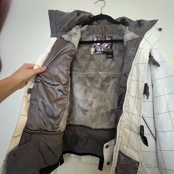 White windowpane Burton snowboarding jacket - Picture 6 of 8